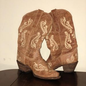 Women’s cowgirl boots